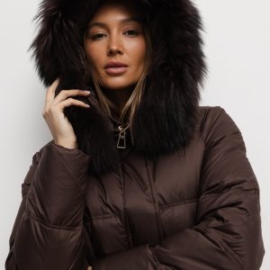 Kurtka puchowa – luksusowe ciepło na sezon zimowy