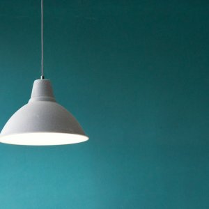Jakie lampy wiszące będą modne w 2027 roku? Najciekawsze trendy w oświetleniu wnętrz