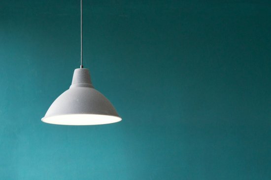 Jakie lampy wiszące będą modne w 2027 roku? Najciekawsze trendy w oświetleniu wnętrz